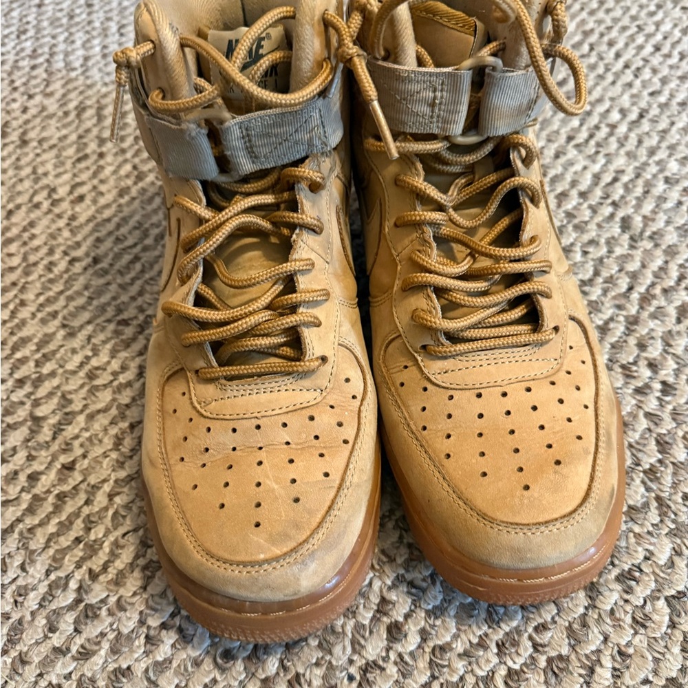 Nike Air Force 1 High in the color Flax (2019)